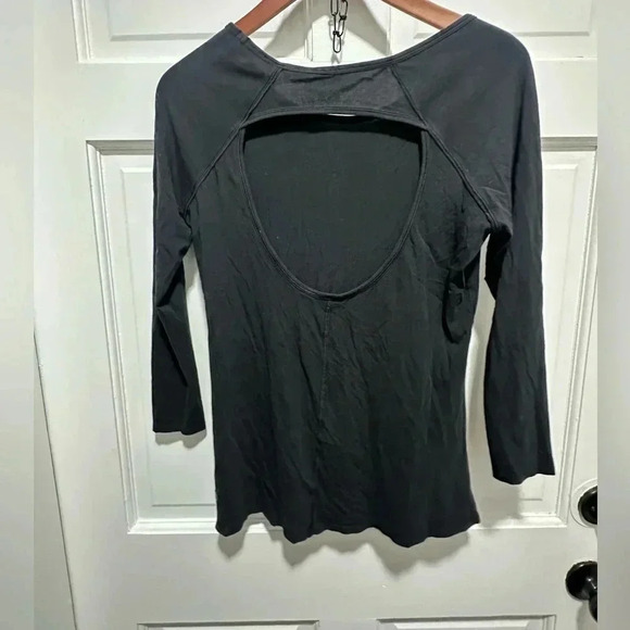 Lululemon open back black tee size Small - Picture 2 of 4